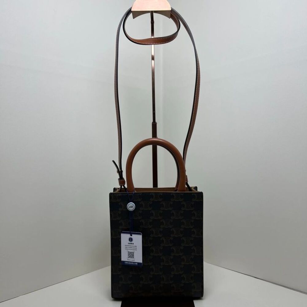 Celine Women Pre-Loved Bag Very Good Condition - Picture 4 of 9